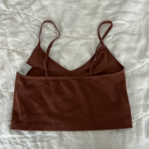 A&F Cropped Top - Picture 2 of 2